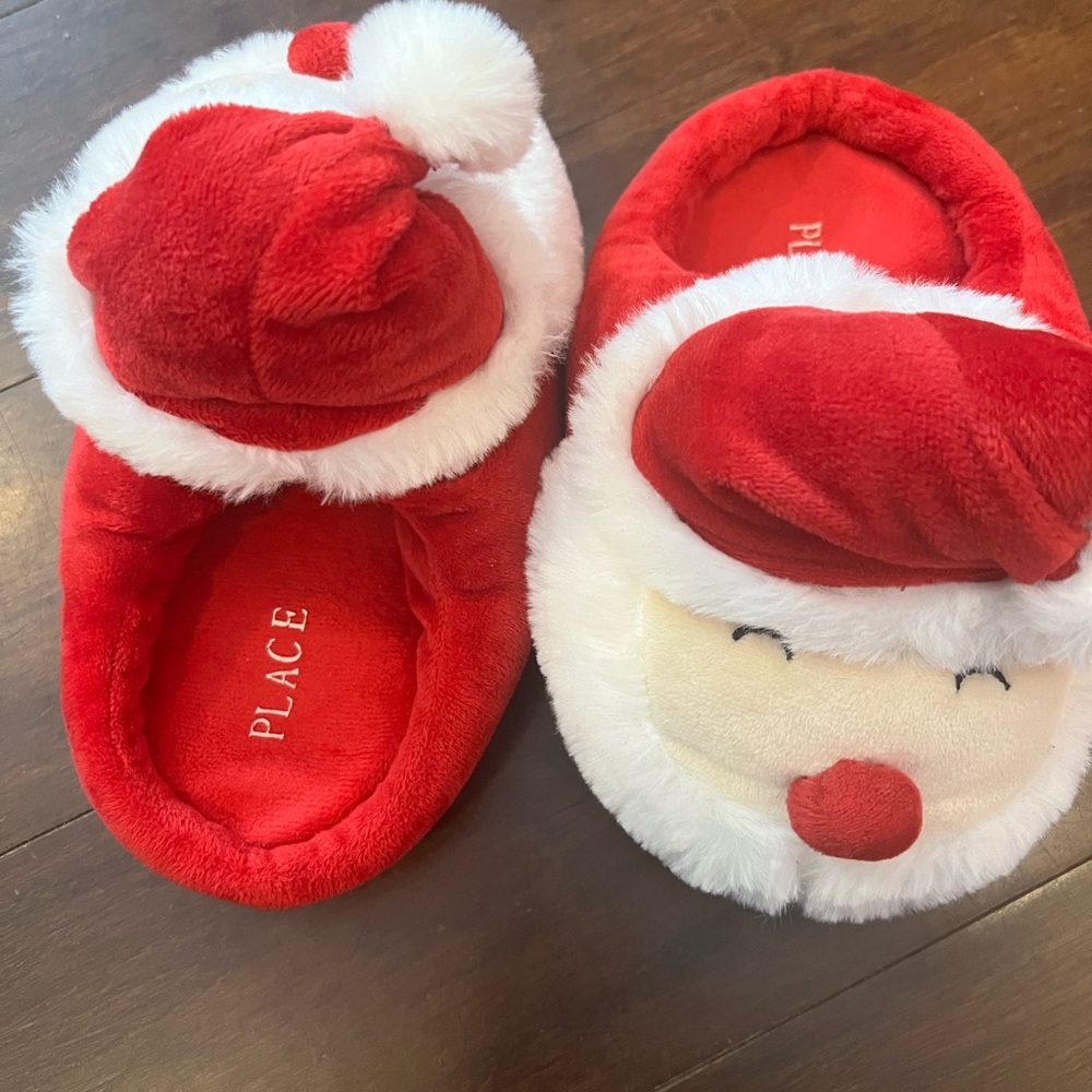 Children’s place 12/13 Red Santa Slippers